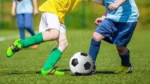 李荣浩自拍照反击：舞台胡须造型引争议